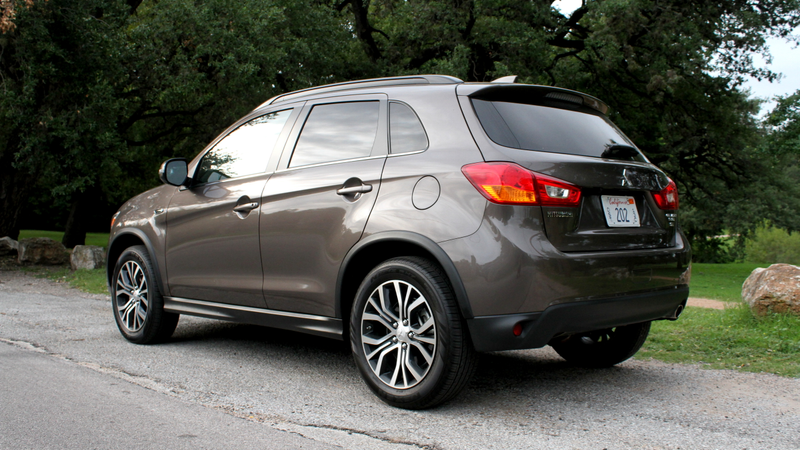Illustration for article titled I Hate The 2017 Mitsubishi Outlander Sport And Everything It Stands For